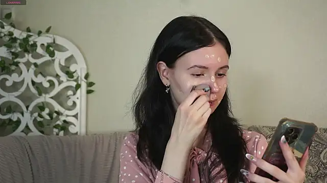 Snapshot of Glow_hollow chatting on February 14, 3:40 am Glow hollow online show from February 14, 3:40 am