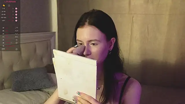 Snapshot of Glow_hollow chatting on February 25, 4:12 am Glow hollow online show from February 25, 4:12 am