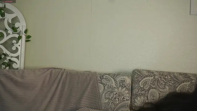 Snapshot of Glow_hollow chatting on February 15, 3:51 am Glow hollow online show from February 15, 3:51 am