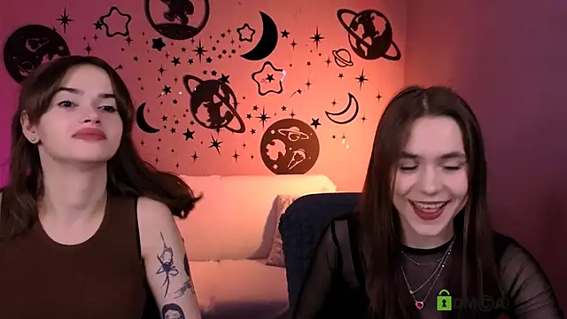 laurenmurrr online show from April 10, 12:45 pm