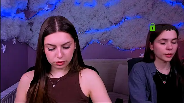 laurenmurrr online show from May 3, 9:25 am