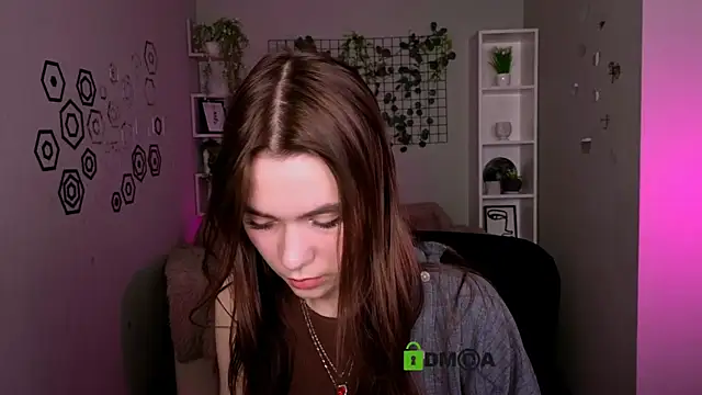 laurenmurrr online show from May 17, 9:20 am