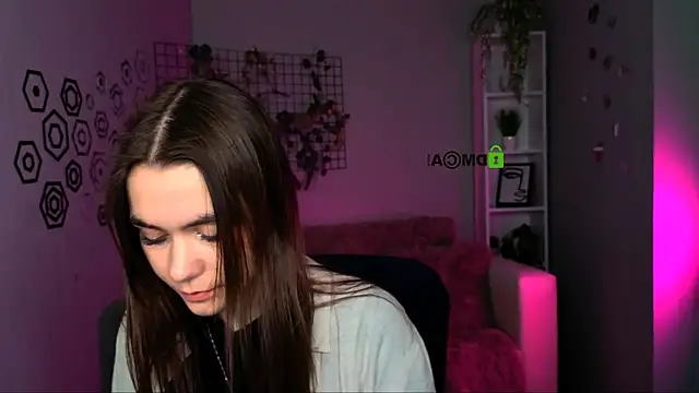 laurenmurrr online show from April 19, 9:32 am