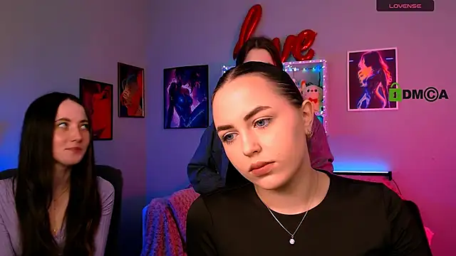 laurenmurrr online show from March 25, 1:10 pm