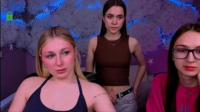 laurenmurrr online show from May 9, 9:23 am