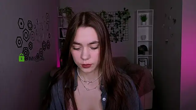 laurenmurrr online show from May 16, 9:41 am