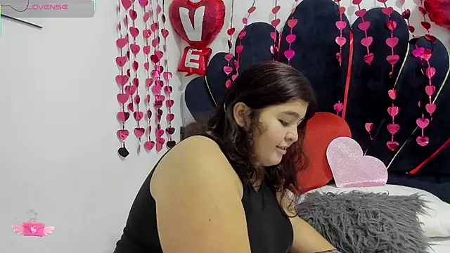 Snapshot of dahlialee chatting on February 8, 1:31 pm dahlialee online show from February 8, 1:31 pm