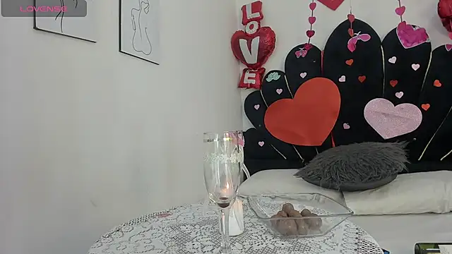 Snapshot of dahlialee chatting on February 14, 11:43 am dahlialee online show from February 14, 11:43 am