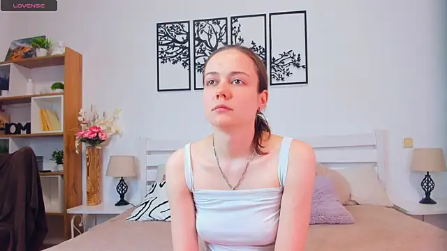 MalvinaTrafford online show from April 30, 8:57 pm