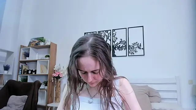 MalvinaTrafford online show from April 28, 10:03 pm