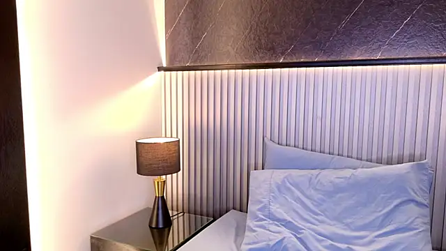 annie hawk online show from March 27, 10:38 am