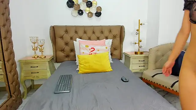 maria 09  online show from April 18, 6:21 pm