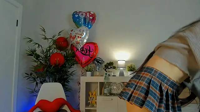 ever1una online show from March 1, 4:18 pm