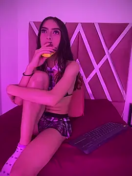 LIZEY LYNCH online show from February 24, 12:06 pm