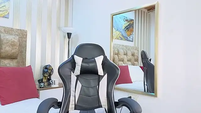 amara queen  online show from March 15, 12:45 pm