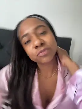 Snapshot of amara_queen_ chatting on July 13, 2:38 pm amara queen online show from July 13, 2:38 pm