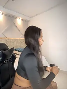 Snapshot of amara_queen_ chatting on June 9, 11:44 am amara queen online show from June 9, 11:44 am