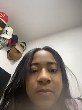 Snapshot of amara_queen_ chatting on June 16, 1:49 am amara queen online show from June 16, 1:49 am