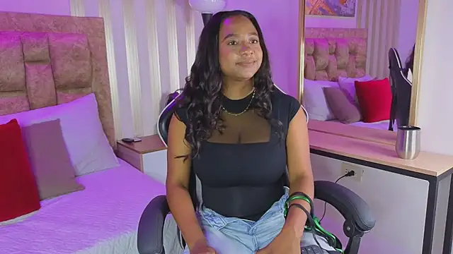 amara queen  online show from March 31, 1:35 pm