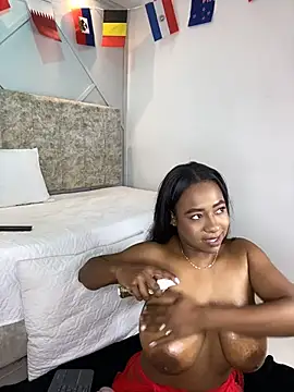 Snapshot of amara_queen_ chatting on June 24, 12:37 pm amara queen online show from June 24, 12:37 pm