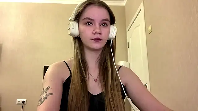 Snapshot of AgnesShy_ chatting on February 20, 7:54 am AgnesShy online show from February 20, 7:54 am