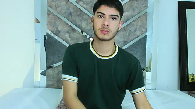 Snapshot of Apolo_Gray chatting on February 4, 4:29 am Apolo Gray online show from February 4, 4:29 am