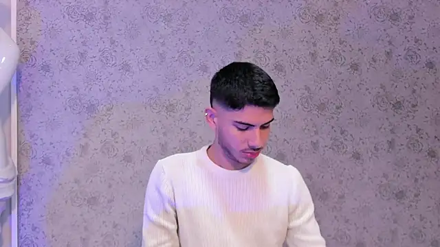 Snapshot of Apolo_Gray chatting on February 6, 6:42 am Apolo Gray online show from February 6, 6:42 am