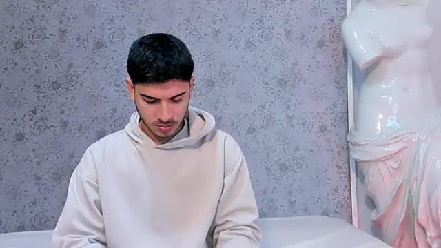 Snapshot of Apolo_Gray chatting on February 5, 4:41 am Apolo Gray online show from February 5, 4:41 am