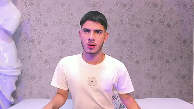 Snapshot of Apolo_Gray chatting on February 9, 2:53 am Apolo Gray online show from February 9, 2:53 am