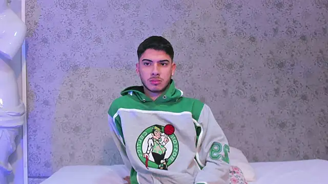 Snapshot of Apolo_Gray chatting on February 8, 4:21 am Apolo Gray online show from February 8, 4:21 am