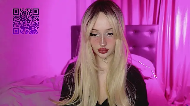 Snapshot of Lolykari chatting on February 28, 6:18 pm Lolykari online show from February 28, 6:18 pm