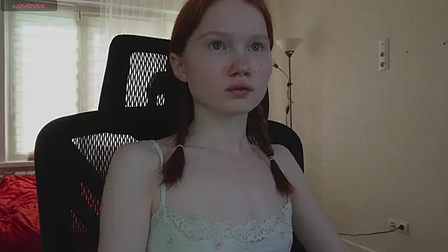 Snapshot of Nellie_baby chatting on June 19, 5:24 am Nellie baby online show from June 19, 5:24 am