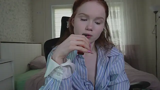 Snapshot of Nellie_baby chatting on May 14, 9:50 am Nellie baby online show from May 14, 9:50 am