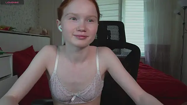 Snapshot of Nellie_baby chatting on July 21, 11:33 am Nellie baby online show from July 21, 11:33 am