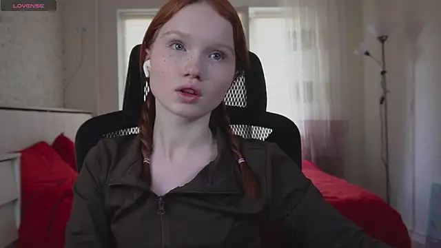 Snapshot of Nellie_baby chatting on June 17, 10:47 am Nellie baby online show from June 17, 10:47 am