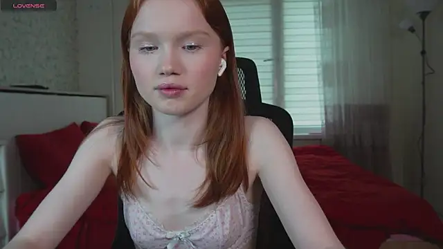 Snapshot of Nellie_baby chatting on July 16, 12:13 pm Nellie baby online show from July 16, 12:13 pm