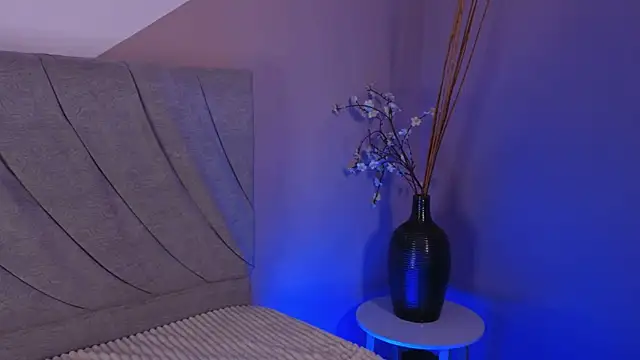 alaiaaddict online show from March 31, 8:44 pm