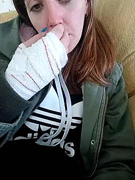 Snapshot of laparejaideal08 chatting on February 19, 12:35 pm laparejaideal08 online show from February 19, 12:35 pm