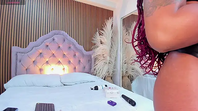 StacyMoon  online show from February 17, 5:05 am