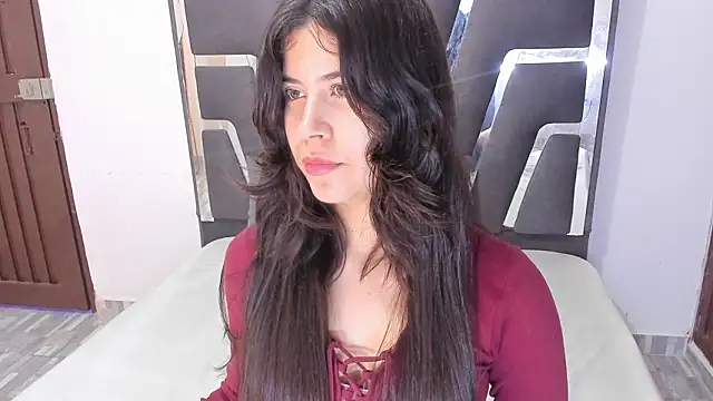 SamanthaHill  online show from February 9, 8:40 pm