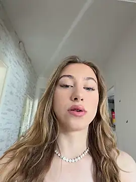 romyxxs online show from May 15, 8:12 am