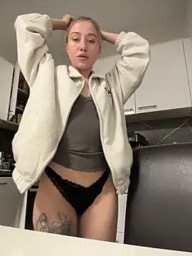 romyxxs online show from March 22, 6:31 pm