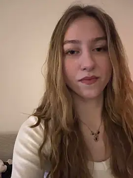 Snapshot of romyxxs chatting on February 2, 8:19 pm romyxxs online show from February 2, 8:19 pm