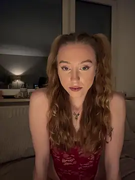 Snapshot of romyxxs chatting on February 5, 10:38 pm romyxxs online show from February 5, 10:38 pm