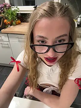 romyxxs online show from March 12, 8:35 pm