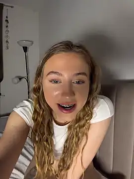 romyxxs online show from May 12, 7:42 pm