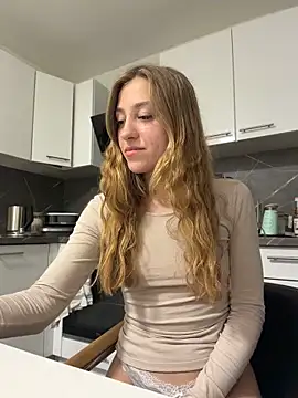 romyxxs online show from April 10, 8:05 pm