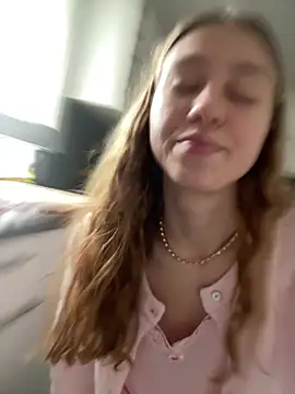 Snapshot of romyxxs chatting on February 8, 10:13 am romyxxs online show from February 8, 10:13 am