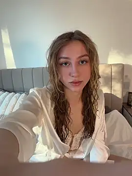 romyxxs online show from April 14, 5:18 pm