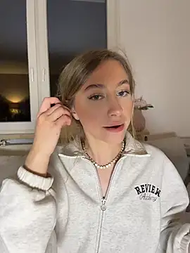 romyxxs online show from April 17, 9:06 pm